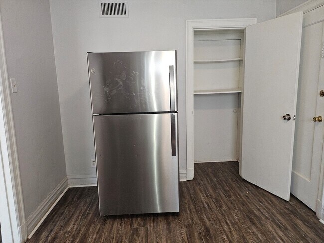 Foto del edificio - 5856 Hampton Ave