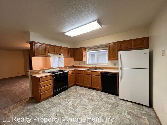 Building Photo - 2 br, 1.5 bath House - 173 Broadway Street