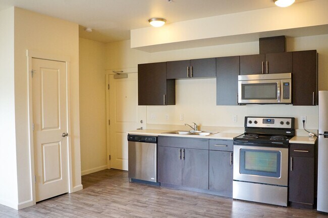 Foto del edificio - Modern 1 Bedroom with A/C + Private Balcon...