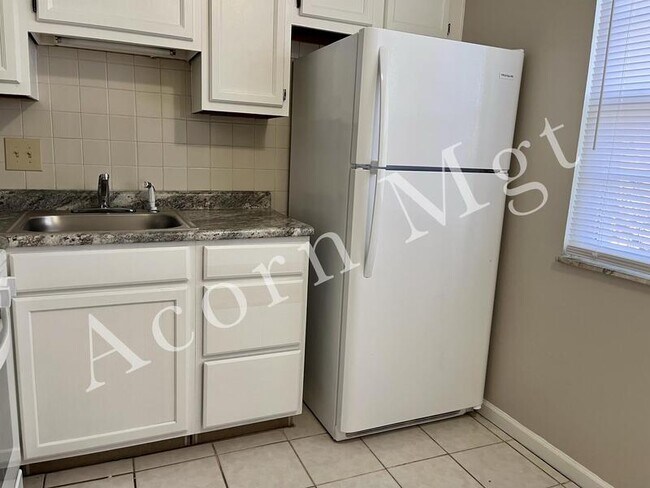 Building Photo - 497 E Oakland Ave