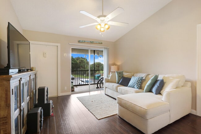 Building Photo - 6328 Chasewood Dr