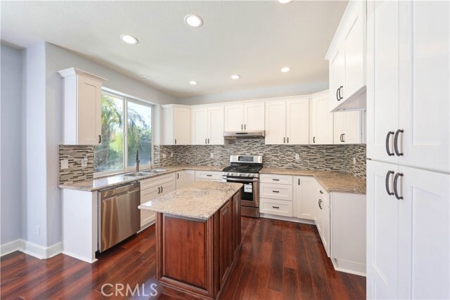 Building Photo - 25022 Hollyberry Ln