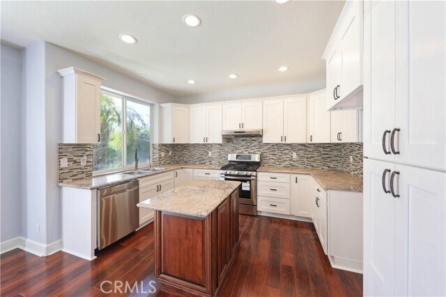 Foto del edificio - 25022 Hollyberry Ln