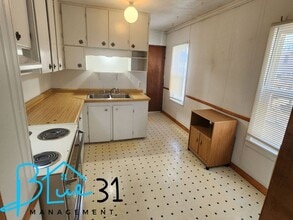 Building Photo - 207 7th Ave