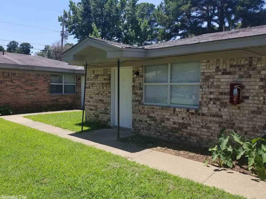 Primary Photo - 1309 Plummer St