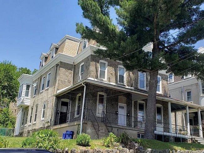 Building Photo - 163 Sumac St
