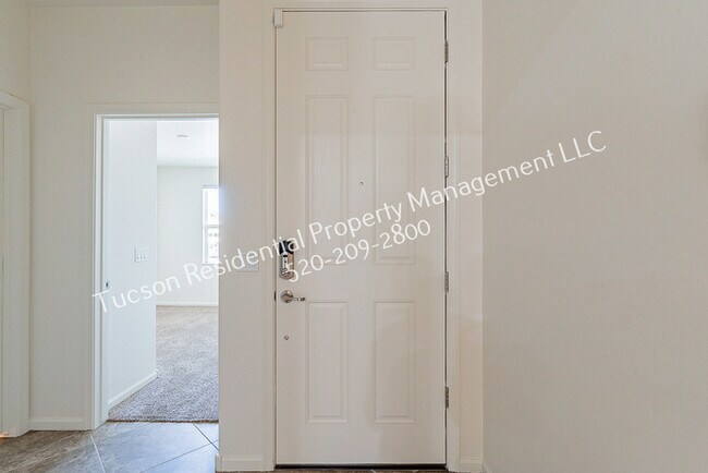 Building Photo - 11464 E Dry Wind Dr