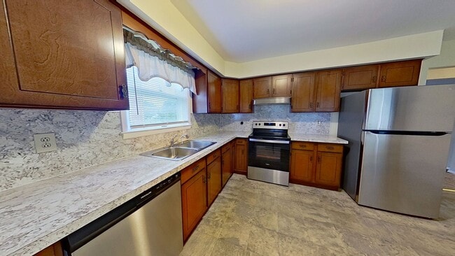 Building Photo - Semi-Detached 2 Bedroom Townhome