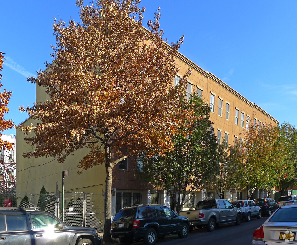 Building Photo - Ten Eyck & Maujer Street Apartments