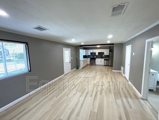 Foto del edificio - 8709 Pine Rd