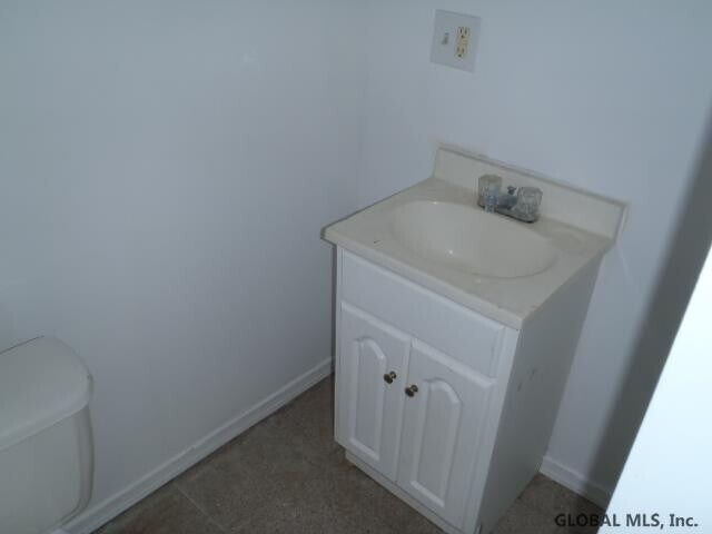 Building Photo - 84 Main St