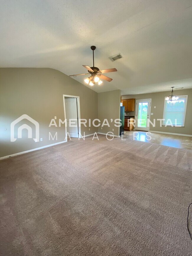 Foto del edificio - Home For Rent in Vance, AL!! AVAILABLE NOW!!!