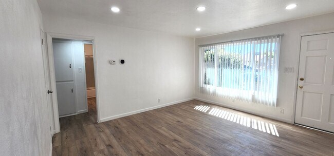 Building Photo - Large and Lovely Fully Renovated 2 Bedroom...