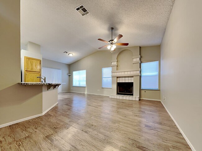 Building Photo - 8007 Aspendale Dr