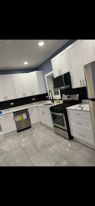 Foto principal - 2326 N Harding Ave