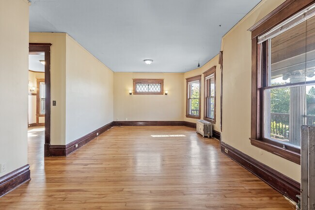 Foto del edificio - 2223 Pleasant Ave