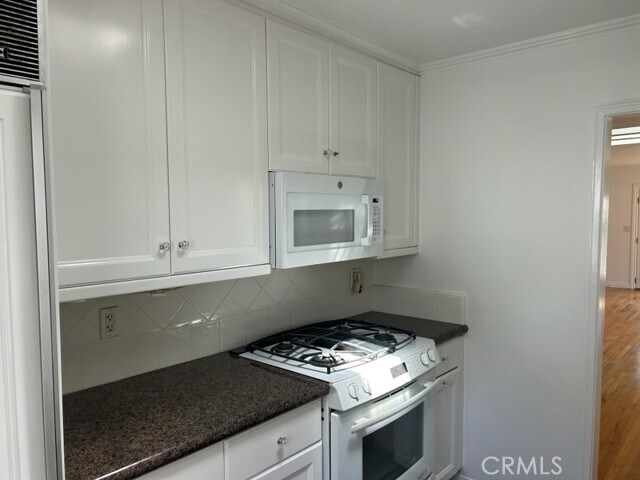 Building Photo - 425 Carnation Ave