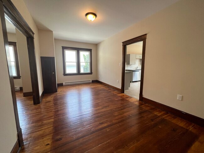 Dining Room - 3007 S Main St
