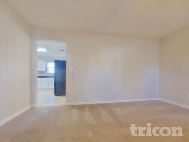 Building Photo - 4600 White Rd