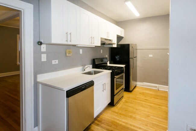 Foto del edificio - 633 W Cornelia Ave
