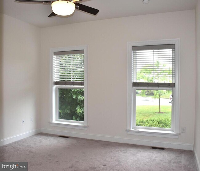 Building Photo - 416 Seagull Dr
