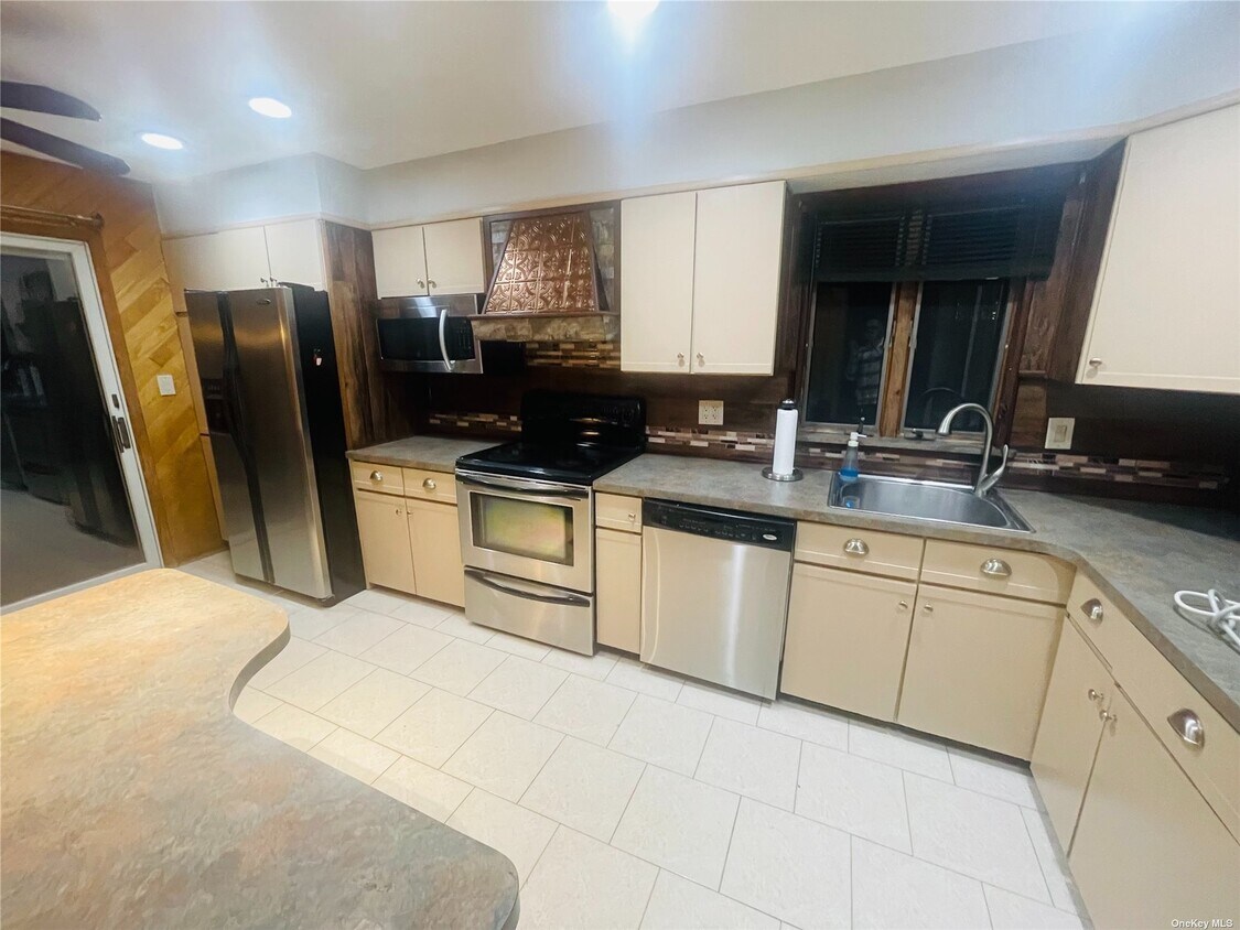 Primary Photo - 959 Woodcliff Dr
