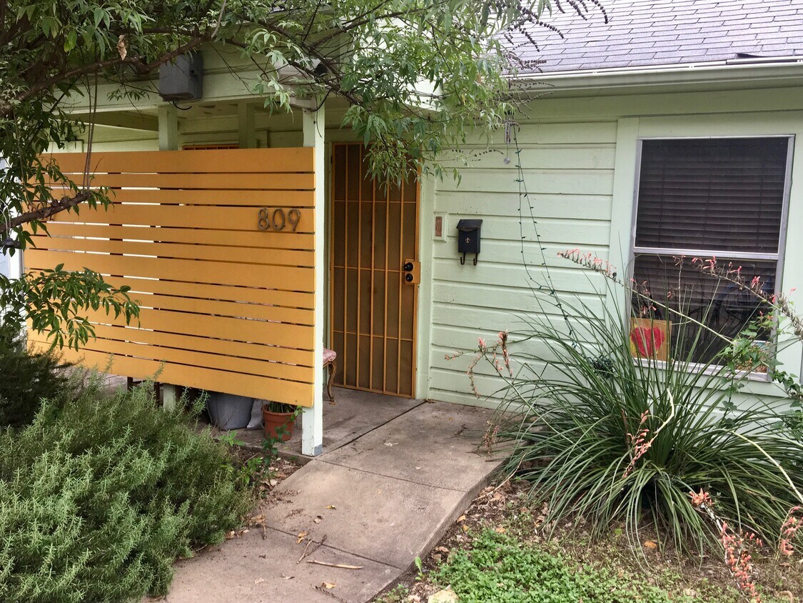 809 N Boulevard Ter, Dallas, TX 75211 House Rental in Dallas, TX