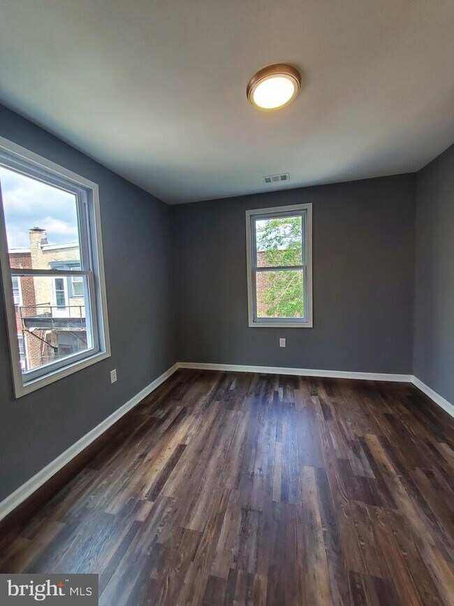 Building Photo - 207 S 49th St