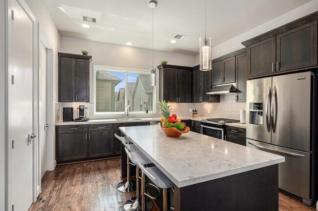 Building Photo - 304 Eado Park Cir