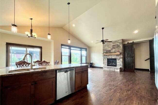 Foto del edificio - Charming 4-Bedroom Home with Spacious Lawn in Bozeman, MT!