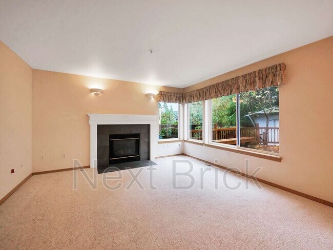 Building Photo - 4331 NE 9th Pl