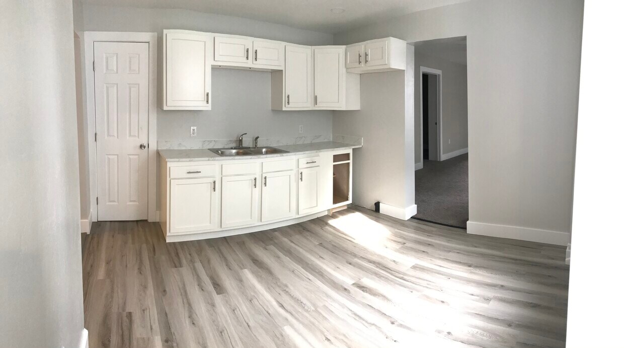 Kitchen - 119 E Main St