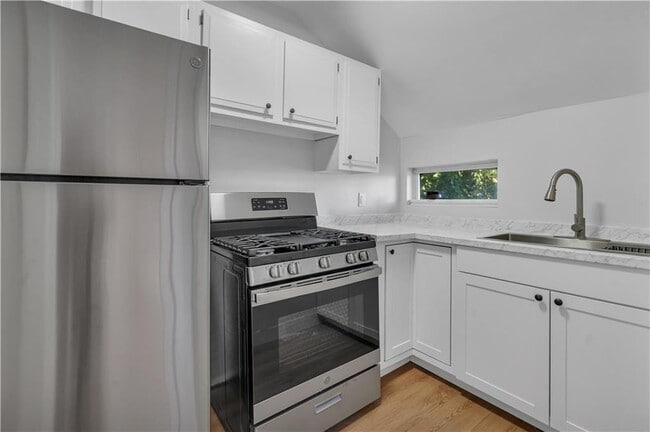 Building Photo - 415 Broad St