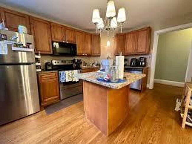 Building Photo - Coolidge Corner Area of Brookline. In-Unit...