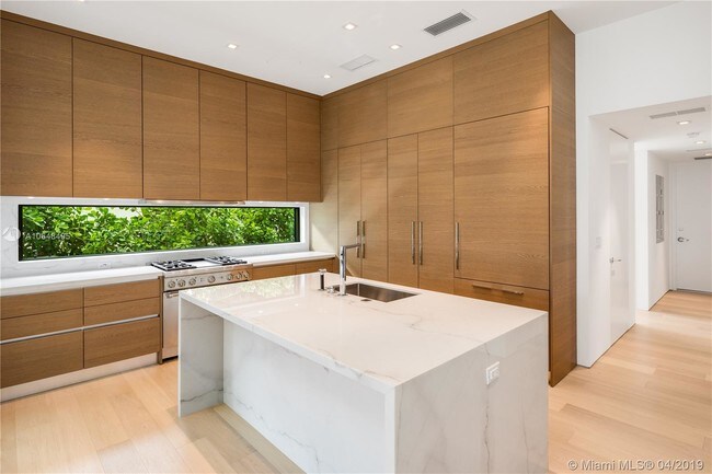 Foto del edificio - 1440 W 21st St