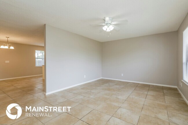 Foto del edificio - 7540 Collins Ct