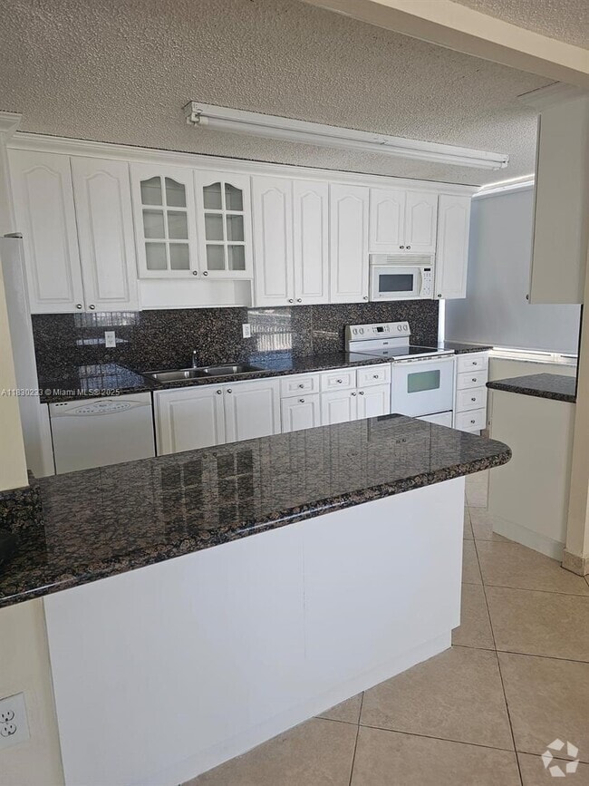 Building Photo - 18011 Biscayne Blvd