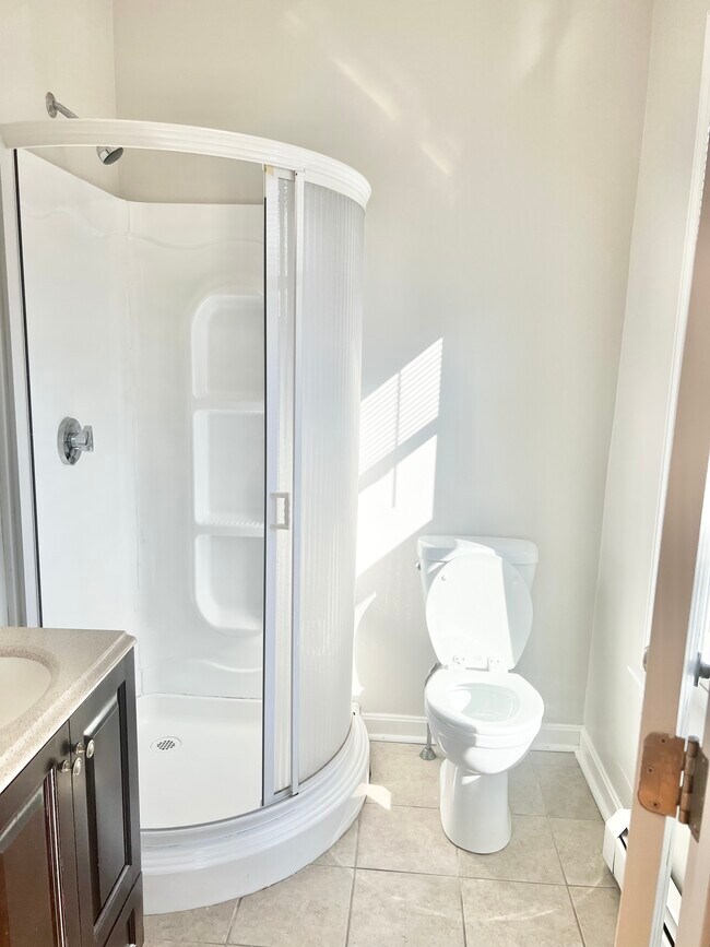 Unidad 3 - Baño - 35 Edgewood St