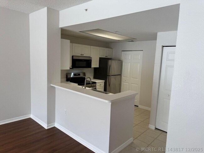 Building Photo - 2802 Sarento Pl