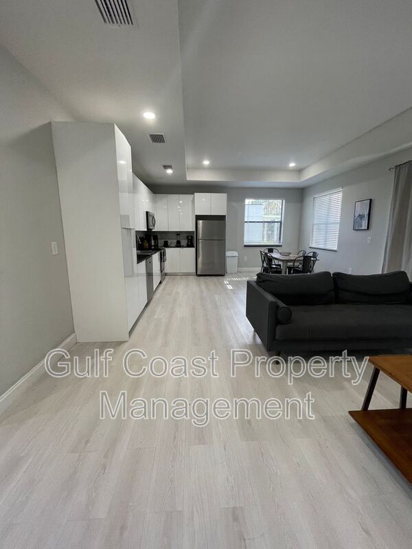 Foto del edificio - 143 Greenbriar Blvd