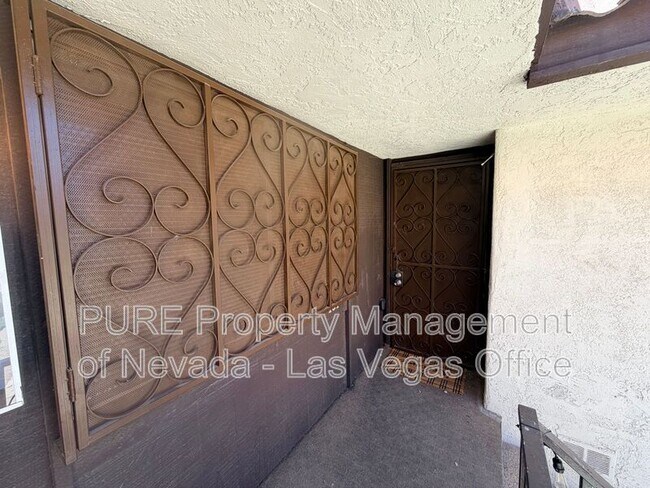 Foto del edificio - 1405 E Vegas Valley Dr