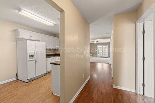 Building Photo - 208 Satomi Way