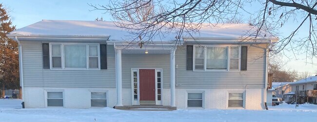 Building Photo - 20 W Zeller St