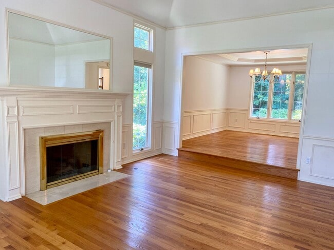 Building Photo - Beautiful 4 bedroom 2.5 bath Burnstead in ...