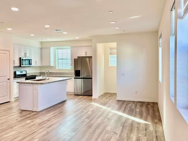 Foto del edificio - 8906 Jasmine Dr