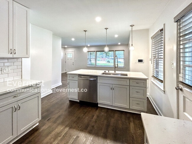 Building Photo - 3309 Concord Cir SE