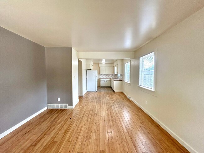 Foto del edificio - Dawes Court SE - 4256-4258