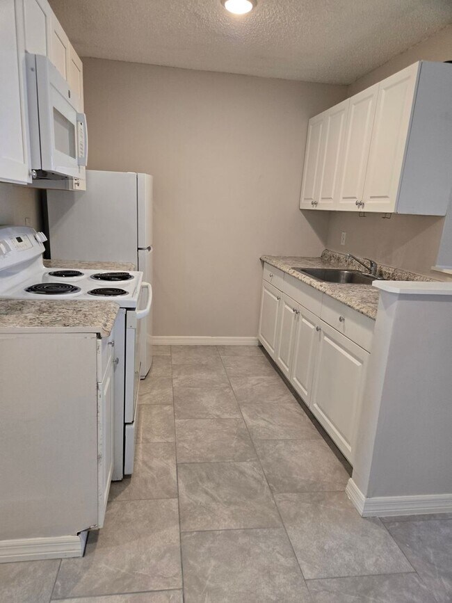 Building Photo - Cute 1/1 in Convenient Location