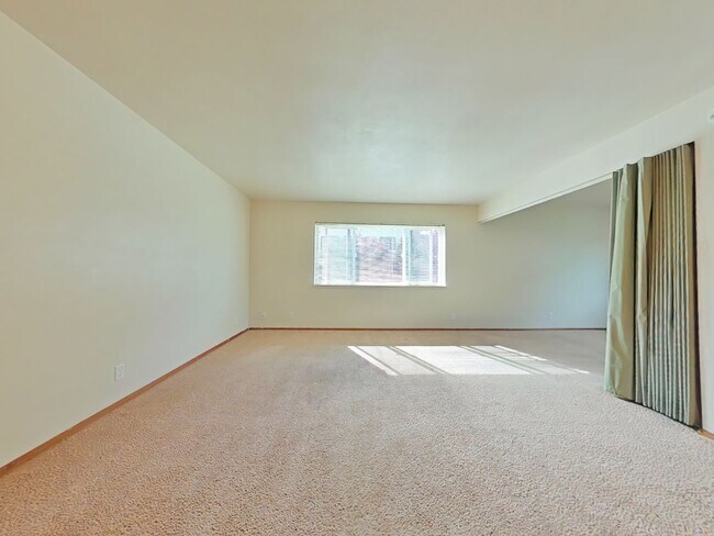 Foto del edificio - 2 Bedroom Apartment ~ Close to Campus ~ Ca...