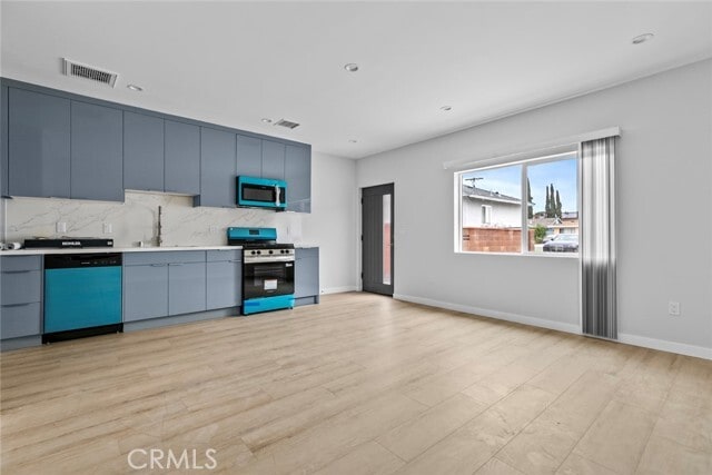 Foto del edificio - 6923 Bluebell Ave